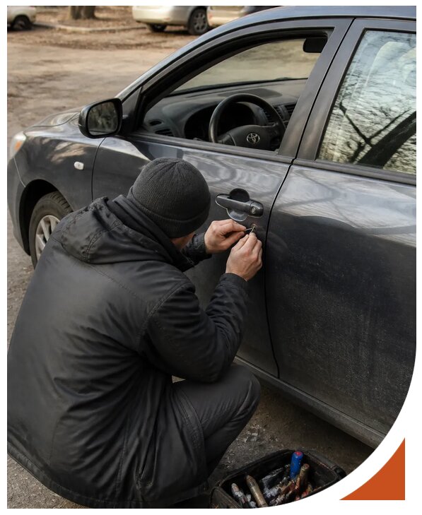 Профессиональное вскрытие автомобиля Тойота без повреждений в Сланцах